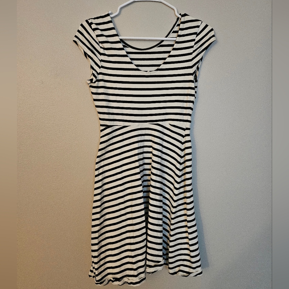 Old Navy Extra Small Black and White Striped Dress
